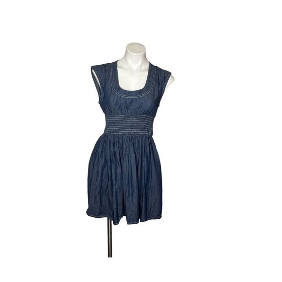 VENUS Dresses & Skirts - VENUS Blue Chambray Dress Smocked Waist Scoop Neck Sleeveless Size 6